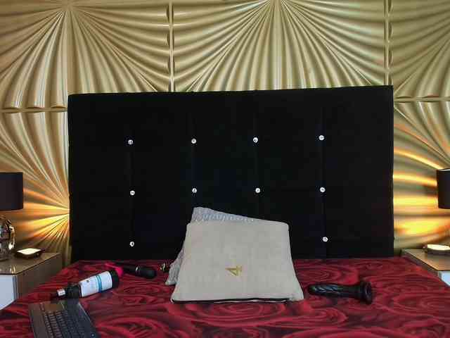 emmily-keller webcam