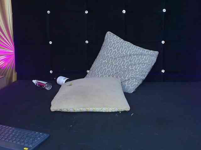 emmily-keller webcam