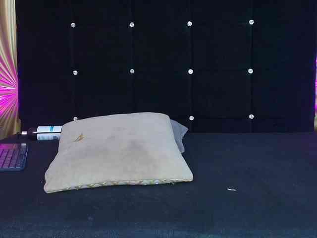 emmily-keller webcam