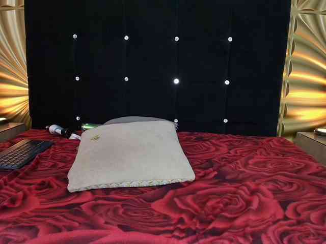 emmily-keller webcam