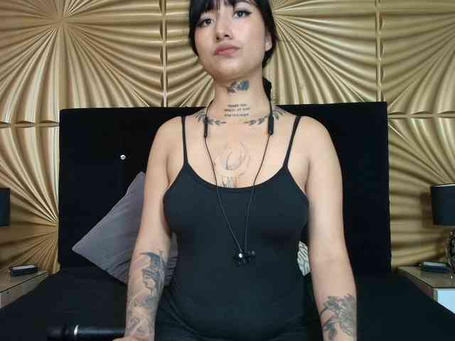 emmily-keller webcam