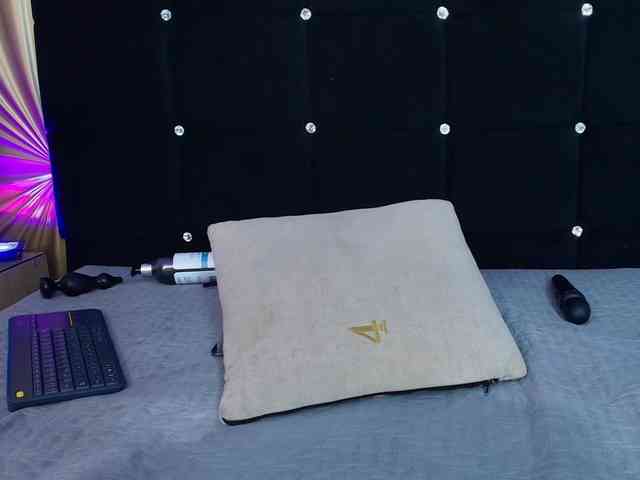 emmily-keller webcam