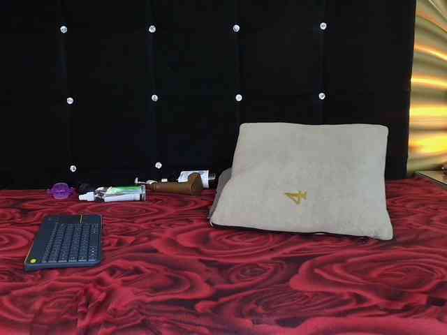 emmily-keller webcam