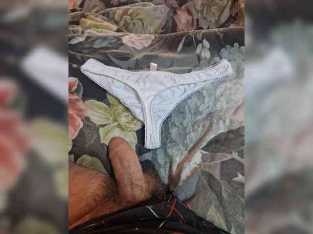 badmouse198 Live Webcam on BongaCams