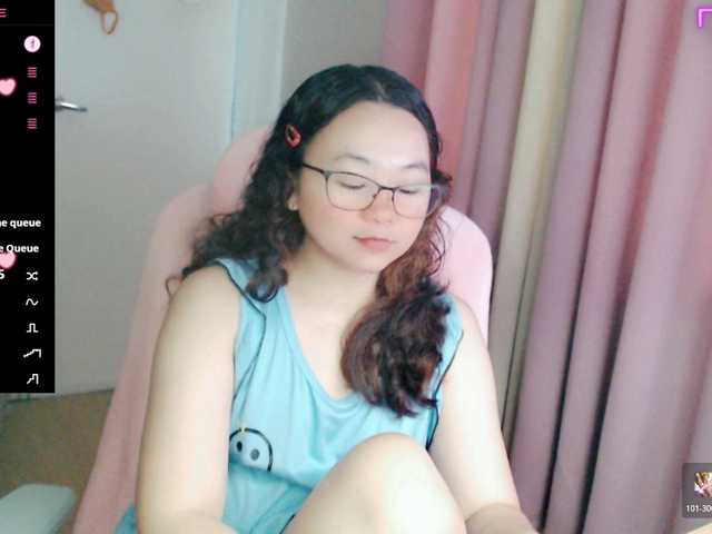 MCutie webcam bongacams model stream image