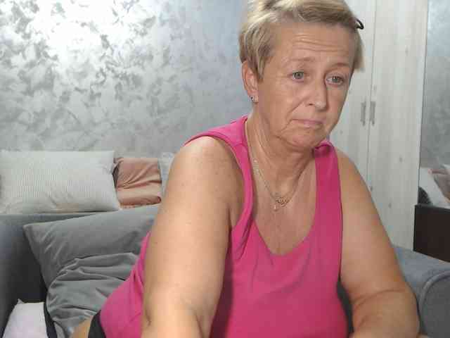 LovePinkLilli webcam