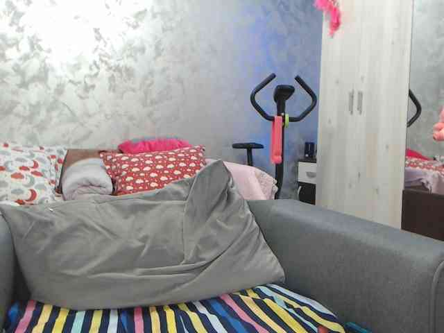 LovePinkLilli webcam