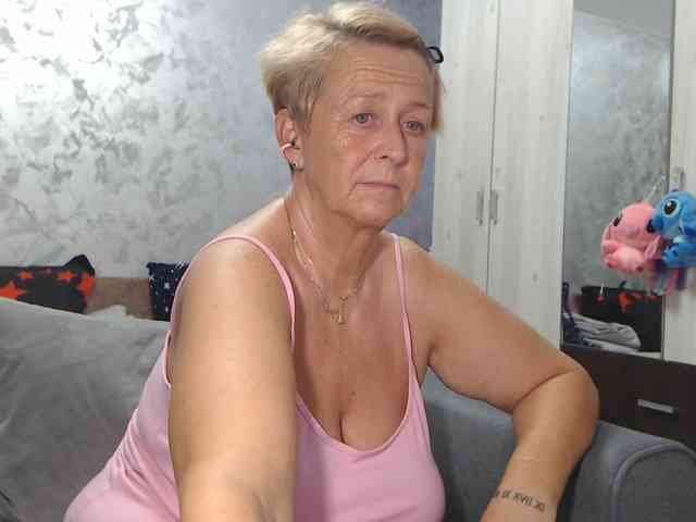 LovePinkLilli webcam