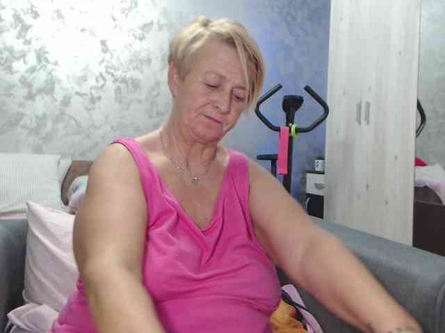 LovePinkLilli webcam