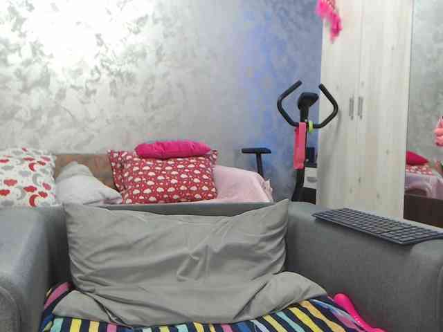 LovePinkLilli webcam