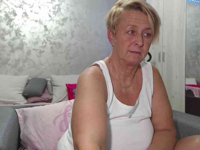 LovePinkLilli webcam