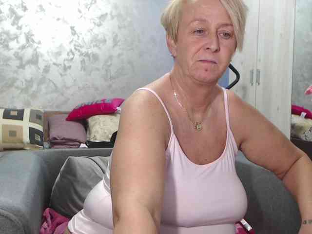 LovePinkLilli webcam