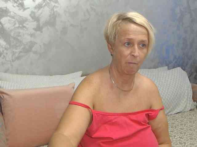 LovePinkLilli webcam