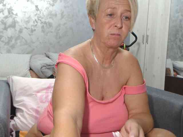 LovePinkLilli webcam