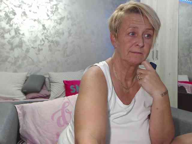 LovePinkLilli webcam