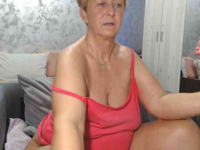 LovePinkLilli webcam