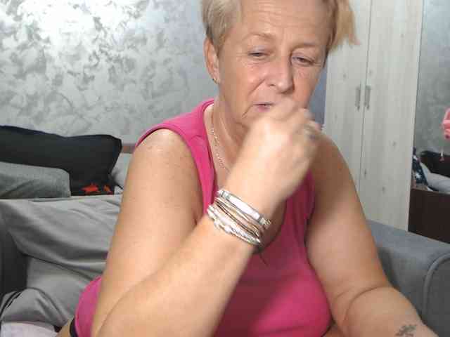 LovePinkLilli webcam