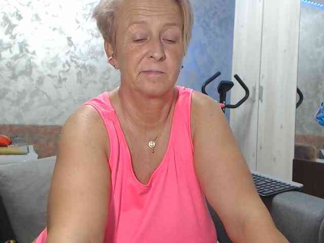 LovePinkLilli webcam