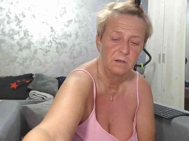 LovePinkLilli webcam