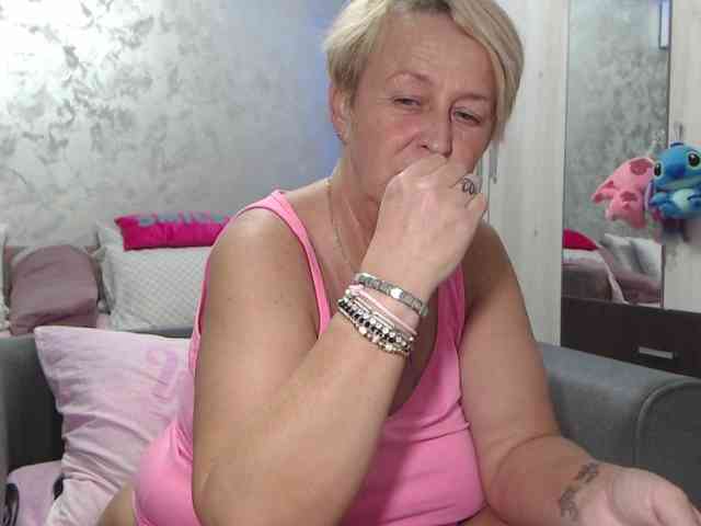 LovePinkLilli webcam