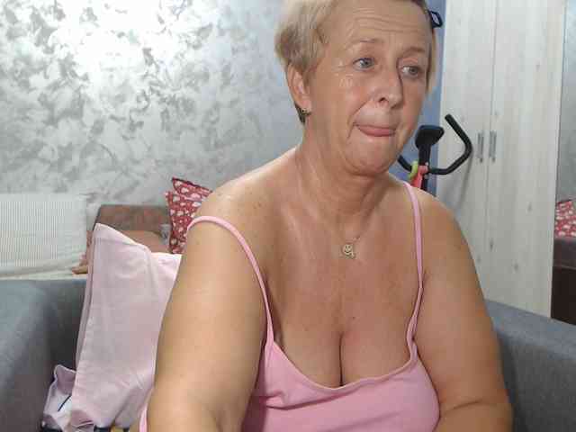 LovePinkLilli webcam