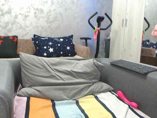 LovePinkLilli webcam
