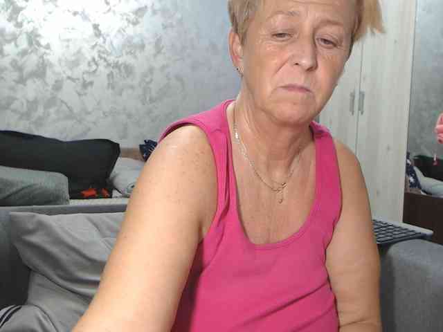 LovePinkLilli webcam
