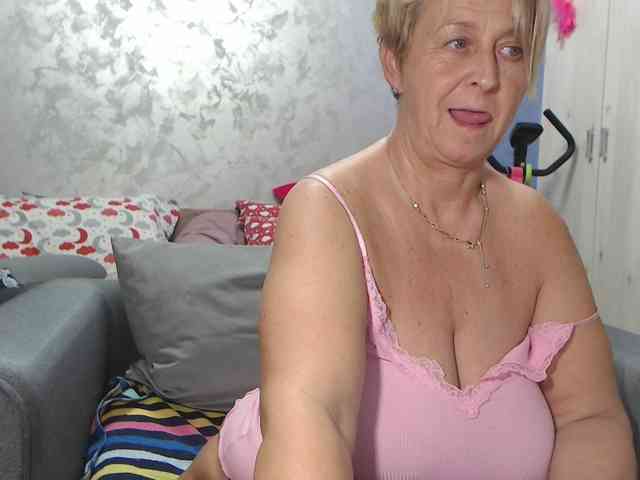 LovePinkLilli webcam