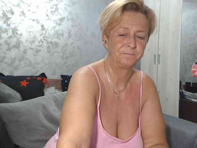 LovePinkLilli webcam