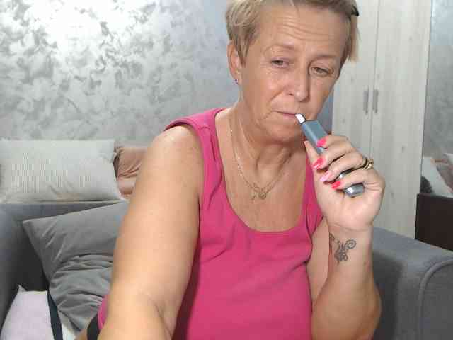 LovePinkLilli webcam