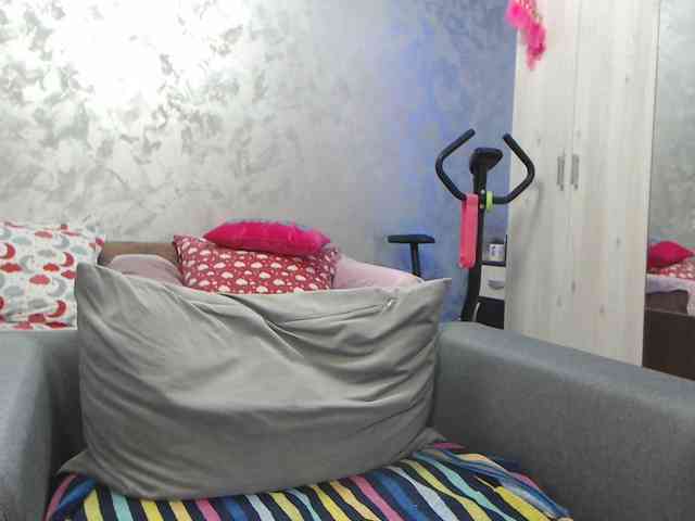 LovePinkLilli webcam