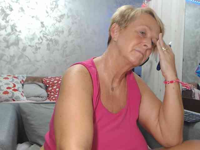 LovePinkLilli webcam