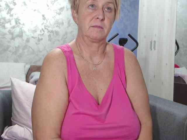 LovePinkLilli webcam