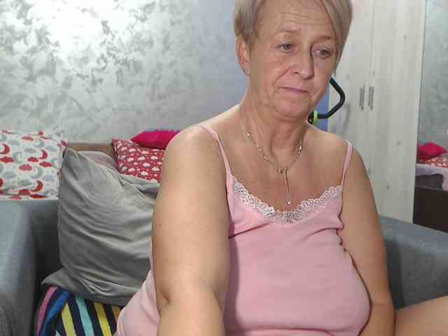 LovePinkLilli webcam