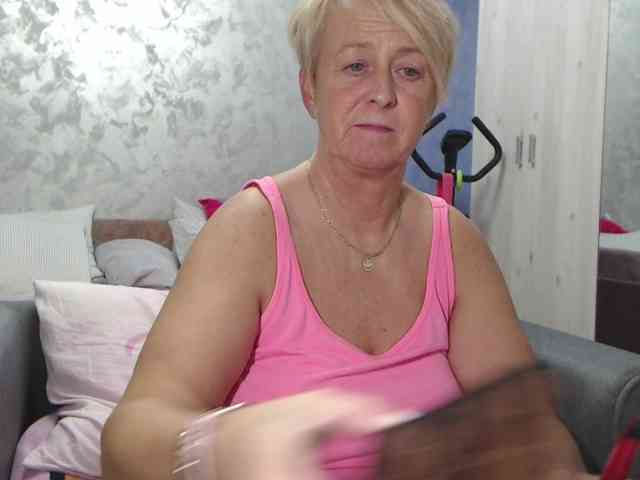 LovePinkLilli webcam