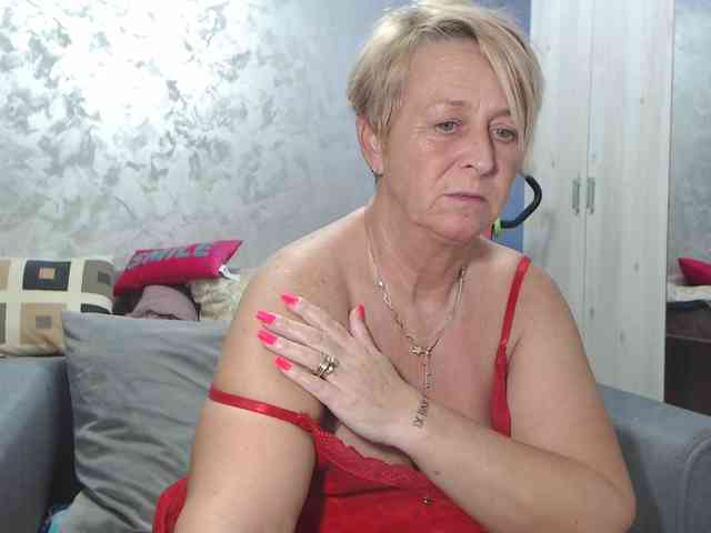 LovePinkLilli webcam