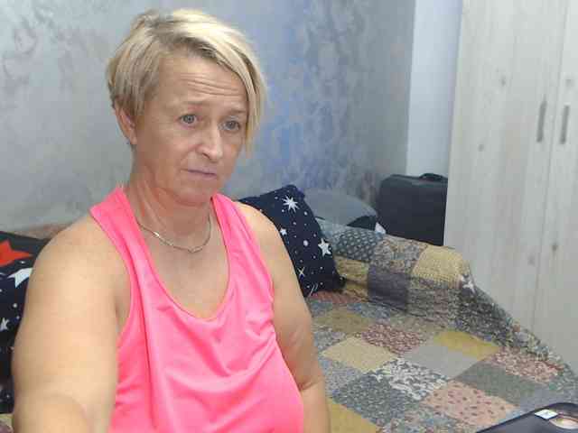 LovePinkLilli webcam
