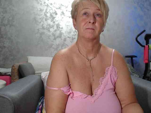 LovePinkLilli webcam