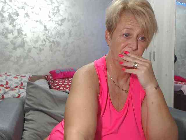 LovePinkLilli webcam