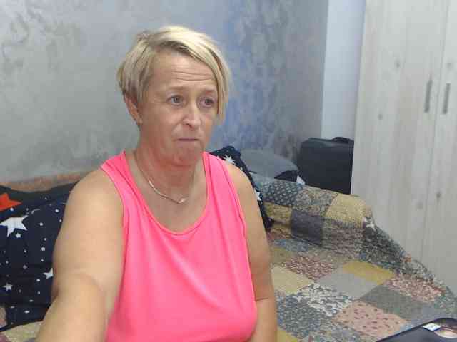 LovePinkLilli webcam