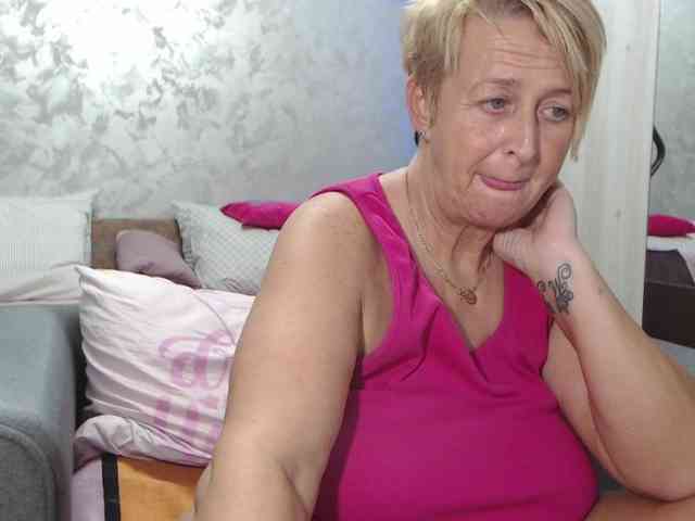 LovePinkLilli webcam