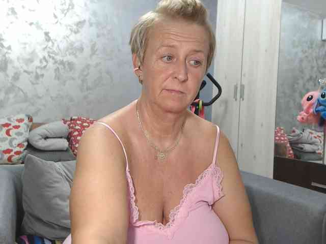 LovePinkLilli webcam