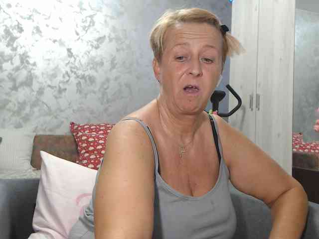 LovePinkLilli webcam