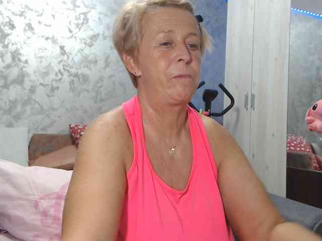 LovePinkLilli webcam