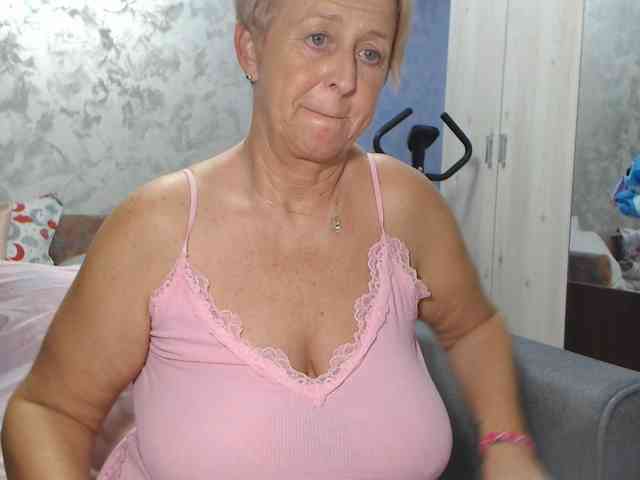 LovePinkLilli webcam
