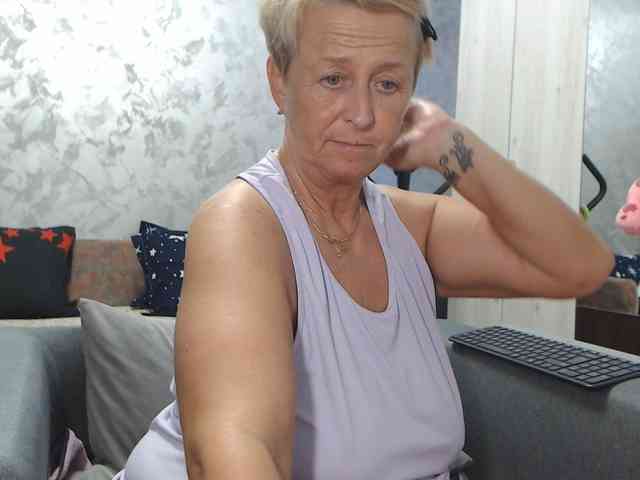 LovePinkLilli webcam