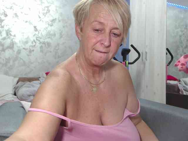 LovePinkLilli webcam