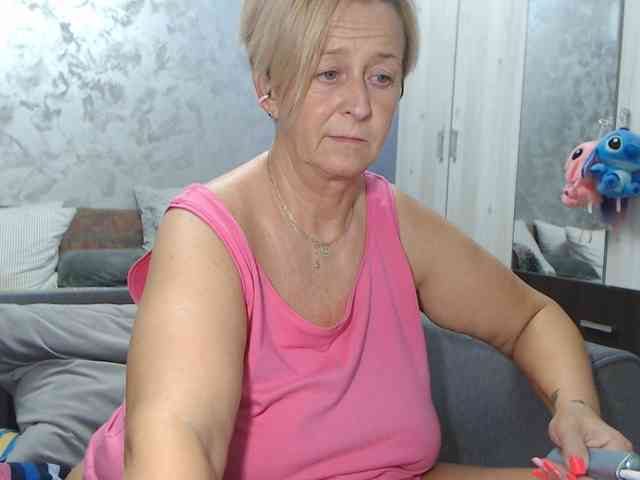 LovePinkLilli webcam