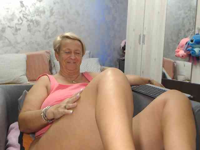 LovePinkLilli webcam