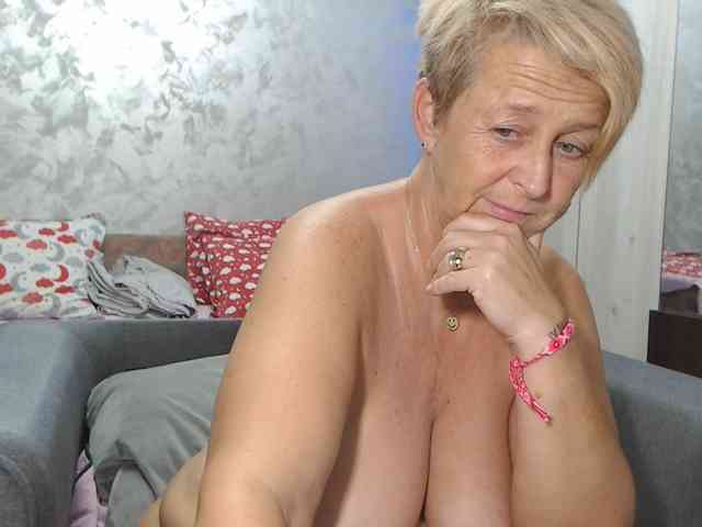 LovePinkLilli webcam
